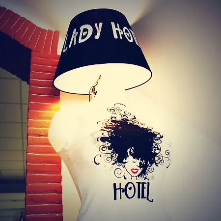 Lady فندق