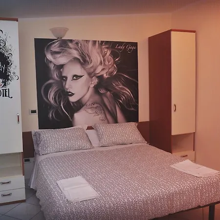 Lady فندق ريميني