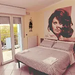 Hotel Lady *