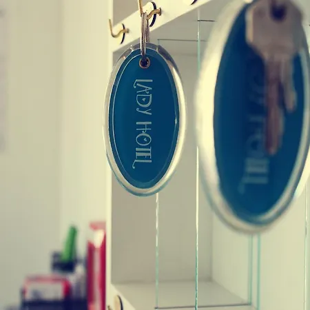 Lady Otel
