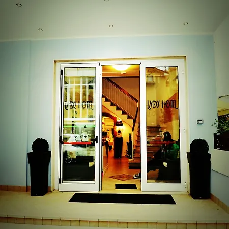 Hotel Lady *