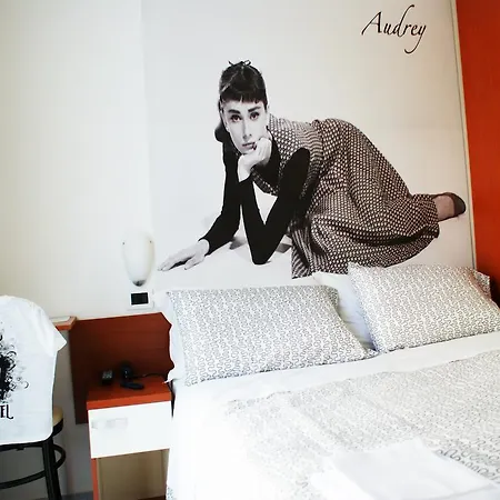 Hotel Lady