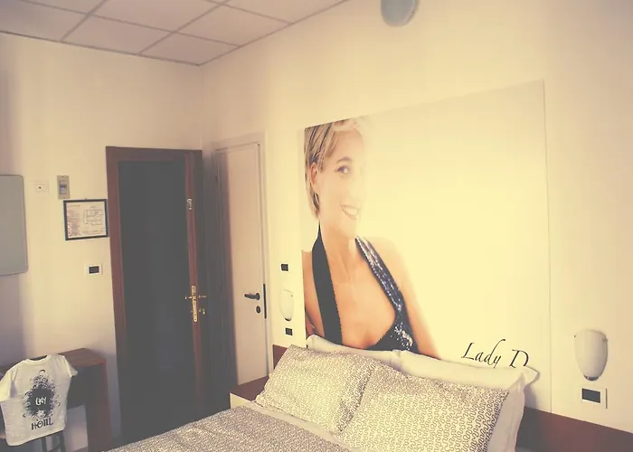 מלון Lady *